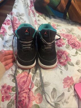 Jordan Kids Black & Teal Low-Top Sneakers with Multicolor Laces